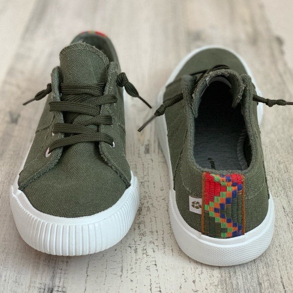 Tommy Bahama Shoes - NEW Tommy Bahama Olive Green Boho Sneakers 7.5